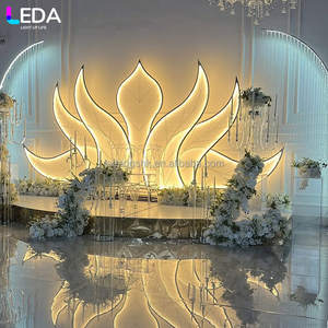 อุปกรณ์จัดงานแต่งงานในร่มสุดหรู LEDA ฉากหลังโลหะสีทองรูปปลาหมึก ไฟ LED สีวอร์มไวท์ ซุ้มเหล็กดัดสำหรับงานแต่งงาน - Product Image 2