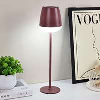 Lampe de bureau LED à lumière chaude pour le soin des yeux, design nouveau, base en métal, abat-jour en verre sur pied haut, avec batterie rechargeable
