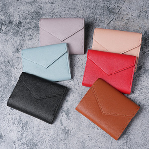 Petit sac à main en cuir avec logo personnalisé, porte-monnaie pliable pour femmes avec carte bancaire et carte d'identité - Product Image 1