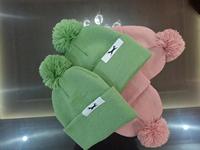 Automne et hiver hommes en peluche boule tricoté chapeau couleur unie panneau lumineux chapeau de balle polyvalent pour les femmes épaissi