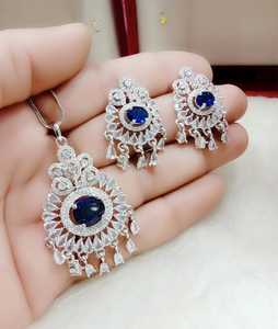 AD Diamant Pendentif Ensemble Rond Floral Lustre Forme Rose pour Filles et Femmes Élégant Fait Main En Vrac Produit - Product Image 5