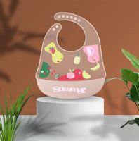 CHINFAI Vente en gros de bavoirs pour bébés personnalisés et durables, bavoirs en silicone mignons avec fermeture à bouton, OEM pour l'alimentation des bébés