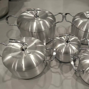 Ensemble de 10 casseroles en aluminium couleur argent, 16-24 cm, forme boule, avec poignées en métal robustes - Product Image 1