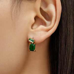 Boucles d'oreilles pendantes carrées en acier inoxydable plaqué or 18 carats avec zircone cubique, style européen et américain, bijoux de luxe en acier titane pour femmes - Product Image 1