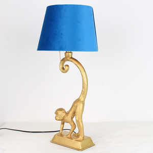 <span class=keywords><strong>Lampe</strong></span> de table <span class=keywords><strong>singe</strong></span> <span class=keywords><strong>avec</strong></span> abat-jour en velours bleu lampes animaux dorés décor à la maison pour salon chambre éclairage intérieur décoratif - Product Image 3