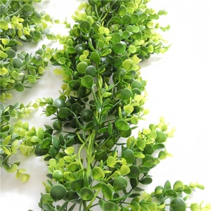 Campione gratuito decorazione per la casa ghirlanda di eucalipto artificiale con plastica vite e foglie di eucalipto per uso interno - Product Image 6