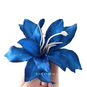 Élégance ultra-raffinée, ambiance mystique ; Épingle à cheveux florale pour femme ; <span class=keywords><strong>Coiffure</strong></span> magnifique, à cheveux latéralement ébauchés. - Product Image 5