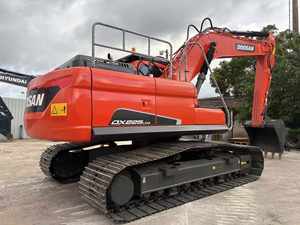 Excavatrice sur chenilles Doosan DX225 d'origine coréenne de 22 tonnes, modèle 2024, d'occasion, excellent état, 1 an de service après-vente, prix réduit - Product Image 2