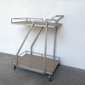 Gran oferta, carro de barra de madera y metal de <span class=keywords><strong>2</strong></span> niveles con ruedas giratorias, estante de almacenamiento de diseño moderno para aperitivos y fiestas para hoteles - Product Image 1
