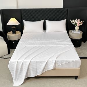 <span class=keywords><strong>Set</strong></span> di Tre Pezzi di Lenzuola con Angoli in Raso a Righe ad Alto Numero di Fili, Ecologiche, per Centri di Maternità e Assistenza Infermieristica - Product Image 6