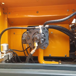 Excavatrice sur chenilles d'occasion Hyundai 330LC-9S d'origine coréenne, 33 tonnes, faible nombre d'heures, avec moteur, boîte de vitesses et PLC - Product Image 4