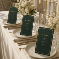 Cartes de menu de mariage personnalisées de luxe vert forêt avec bordure dorée Art Déco, menus de table de réception personnalisés