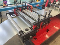 Machine de formage à froid entièrement automatique pour système de drainage de toiture, avec contrôle PLC sans bavures et haute productivité