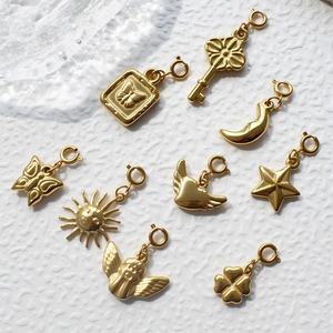 Colgante de Acero Inoxidable con Diseño de Estrella, Mariposa y Joker, Chapado en Oro de 18K, Accesorios de Joyería DIY para Collar y Pulsera, Dijes Elegantes - Product Image 1