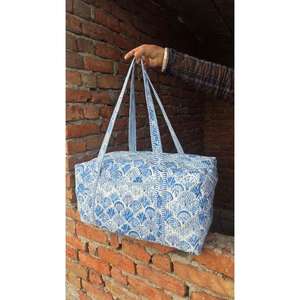 Bolsa de Viaje de Algodón Acolchada Hecha a Mano, Elegante, Ligera, Duradera, con Estampado Tradicional, Perfecta para Vacaciones - Product Image 3