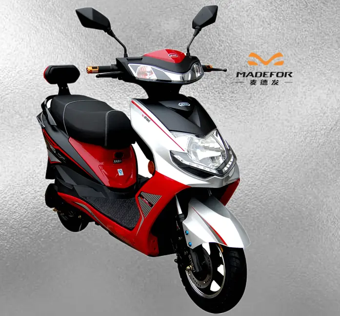 Fabrika ucuz fiyat tedarik OEM elektrikli scooter yüksek performanslı yetişkin popüler tarzı 1600w elektrikli motosiklet scooter