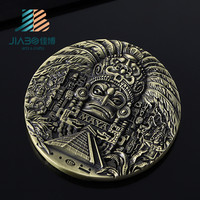 Pyramide fine en bronze antique 3d, pièce de monnaie, souvenir de la religion
