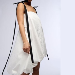 เดรสแฟชั่นสไตล์ยุโรปและอเมริกาสุดเซ็กซี่แบบลำลอง OEM รุ่นใหม่ ขายดี พร้อมสายคาด ระบายอากาศได้ดี เหมาะสำหรับงานปาร์ตี้ แบบมินิเดรสไร้สาย - Product Image 2