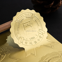 Pegatina con logotipo grabado en relieve dorado mate personalizada