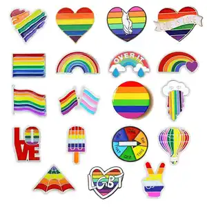Bán buôn tùy chỉnh LGBT cầu vồng hình trái tim niềm tự hào men kim loại cho ve áo Pin niềm tự hào Đồng Tính Bướm thiết kế cao su cho Quần áo thủ công mỹ nghệ - Product Image 1