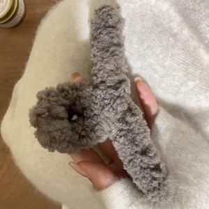 Venta al por mayor de las mujeres de la venta caliente de felpa pinzas para el pelo de estilo de piel pinzas para el pelo de tiburón lindo - Product Image 3