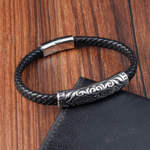 Bracelet à motif tribal à 3 couches |   Bracelet en cuir véritable avec accent gravé en acier inoxydable antique et fermoir magnétique pour homme - Product Image 6