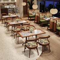 Ensemble de mobilier commercial moderne et nouveau design pour café : banquette, canapé, table et chaises en bois et tissu pour restaurant