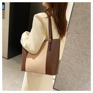La nuova Tote Bag Casual e alla moda della ragazza primaverile di grande capacità e la borsa <span class=keywords><strong>a</strong></span> spalla singola sembrano eleganti se trasportate <span class=keywords><strong>a</strong></span> <span class=keywords><strong>mano</strong></span> - Product Image 2