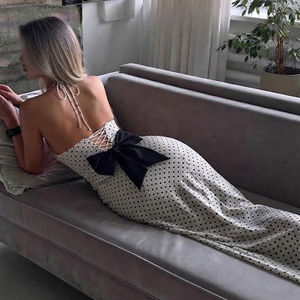 Robe longue de soirée pour femme, style français, à pois, col halter, dos nu, col en V, avec grand nœud, à lacets, coupe ajustée - Product Image 2