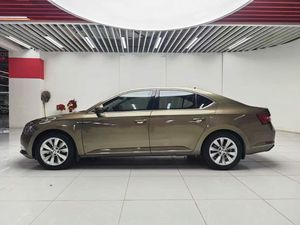 <span class=keywords><strong>Skoda</strong></span> Superb 1.8T Benzina Automatica Hatchback <span class=keywords><strong>2016</strong></span> Usata con Guida a Sinistra per Esportazione - Product Image 5