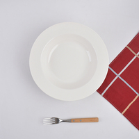 Assiettes rectangulaires en porcelaine rouge écologiques de 10,5 pouces, prêtes à être expédiées en gros, pour restaurants, mariages, hôtels