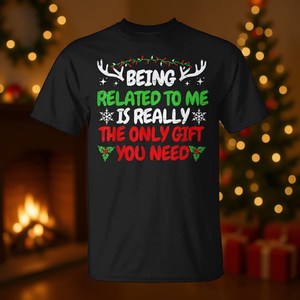 Estar relacionado conmigo es realmente el solo regalo que necesitas, camiseta con diseño navideño - Product Image 3