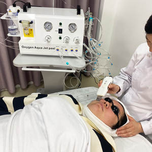 Honkay Machine à peler à jet d'oxygène hyperbare 5 en 1 hydrooxygène dermabrasion faciale - Product Image 1