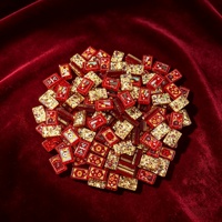 Décorations scintillantes rouges colorées. Édition limitée pour les carreaux de Mahjong américains en acrylique de Noël.