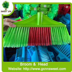 SWEET Balai PET souple essentiel pour le nettoyage des sols Balai à poussière moderne en fibre de style pour une utilisation efficace sur les routes - Product Image 2