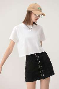 חולצת טי קצרה לנשים, 100% כותנה, צווארון עגול, שרוולים קצרים, קלת משקל, נעימה על העור, לשימוש ביתי או בקמפוס. - Product Image 3