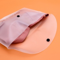Emballage Dépoli pour Maillots de Bain, Pochette Enveloppe en Plastique PVC Mat Givré avec Bouton et Impression Personnalisée