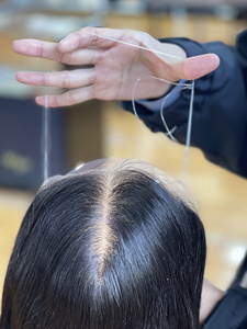 Nuevo Diseño 2026 Mini Peluca de Cabello Humano Europeo con Cierre de Encaje 8*8 para Mujer, Topper de la Mejor Calidad con Ondas Naturales y Cabello Virgen con Clip - Product Image 4