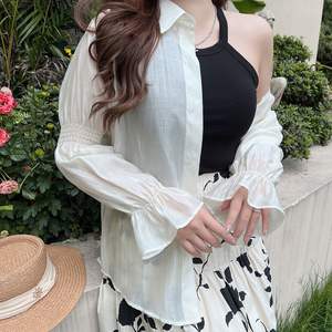 Camisa de Protección Solar N8402 para Mujer, Color Negro Albaricoque, Mangas con Volantes, Viscosa, UPF 50, Talla Grande, Manga Larga - Product Image 3