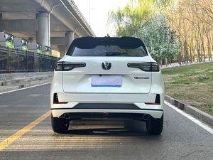 Changan CS55PLUS de Tercera Generación, Modelo 1.5TDCT Premium con Volante a la Izquierda, un Éxito de Ventas en el Mercado de Autos Usados de China - Product Image 6