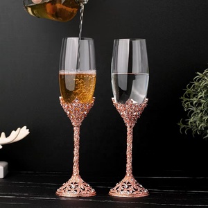 Juego de 2 Copas de Champán de 7 oz, para Bodas, Cumpleaños, Aniversarios, Base de Metal con Grabado de Diamantes - Product Image 3