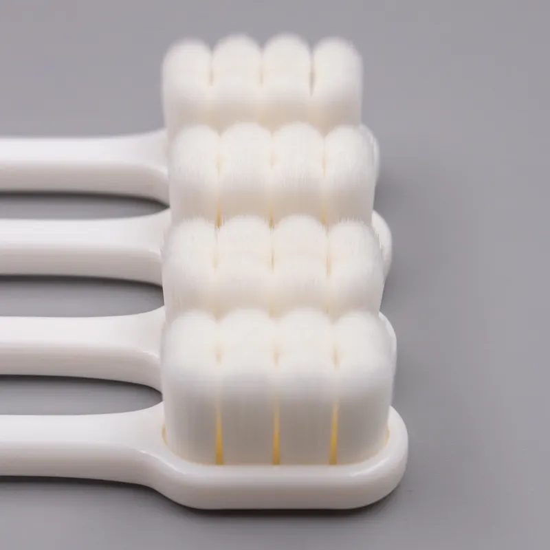 実用的な歯ブラシ透明な歯ブラシ高密度の毛が付いている歯ブラシ