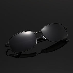 Gafas de Sol para Hombre con Marco Metálico YC5090 C4, Lentes Polarizadas TAC con Protección UV400, Marco Completo Antideslumbrante para Conducir y Pescar - Product Image 5