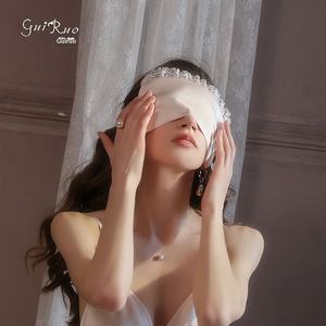 Gui Ruo Sexy Unterwäsche Glattes Atmungsaktives Satin-Träger-Set mit Augenmaske Reine Verführung Spitzenverzierung Accessoire-Set ODM 5552 für Damen - Product Image 1