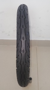 Pneu de moto de rue 2.75-17 du fournisseur vietnamien – Construction en caoutchouc durable et qualité supérieure - Product Image 4