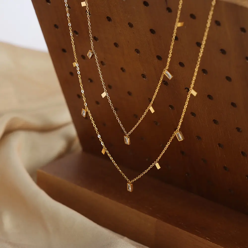 KITI perhiasan emas 18K pembuatan grosir 18K perhiasan mode jimat berlian zirkon kalung baja tahan karat