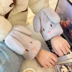 Protège-mains en peluche rouge vif avec oreilles de lapin pour femmes et étudiantes, design mignon et chaud - Product Image 4
