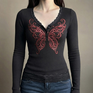 Camiseta de manga larga de punto acanalado con estampado de mariposas para mujer, cuello en V con ribete de encaje, corte ajustado, estilo Y2K, informal - Product Image 5