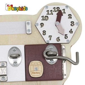 Tablero de Actividades Sensoriales Montessori Hecho a Mano con Diseño de Oso, de Madera, con Cerraduras y Pestillos, para Viajes en Auto o Avión, W12D369 - Product Image 2
