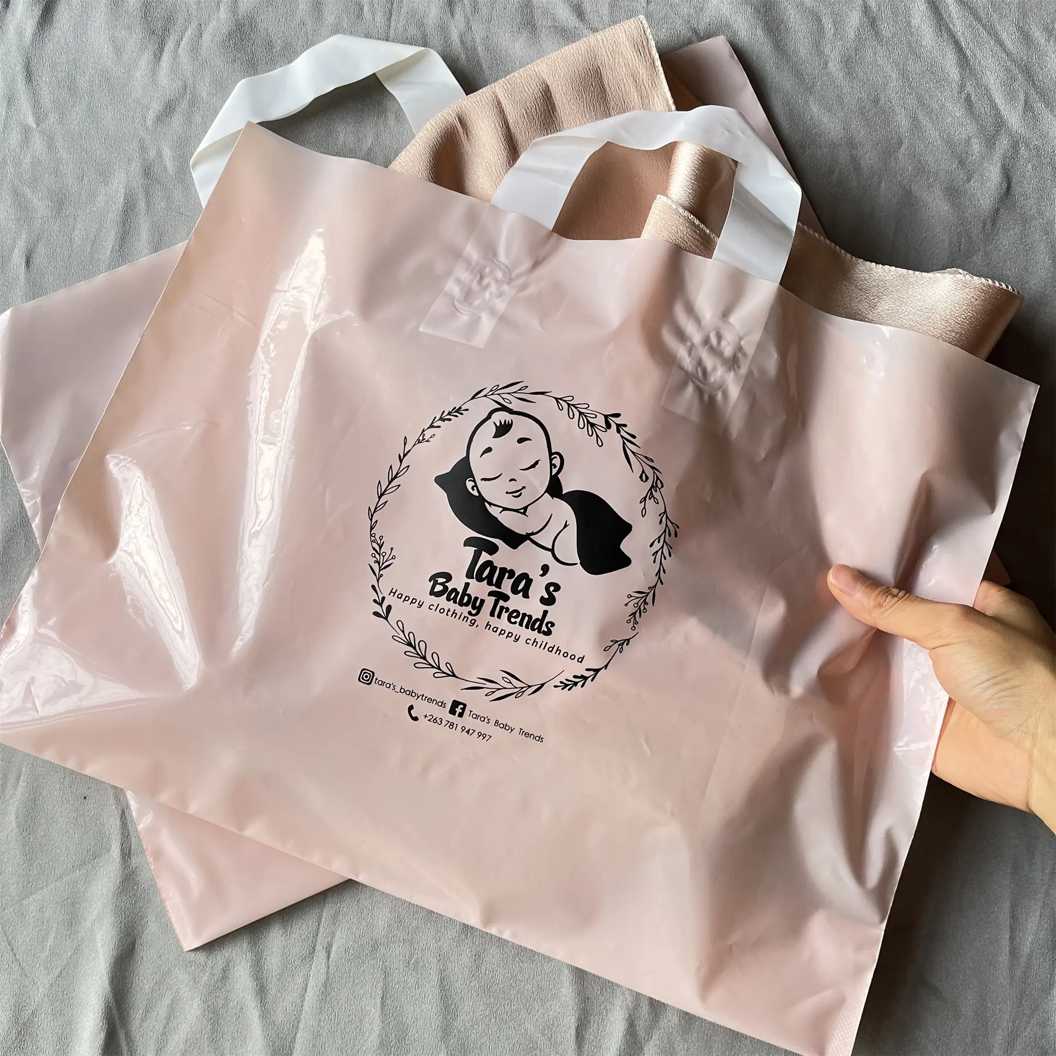 Wholesale Packaging Printing Pink Color Plastic Bags PE Hand Handle Plastic Bags With Custom Printed Logo For Clothing Packing